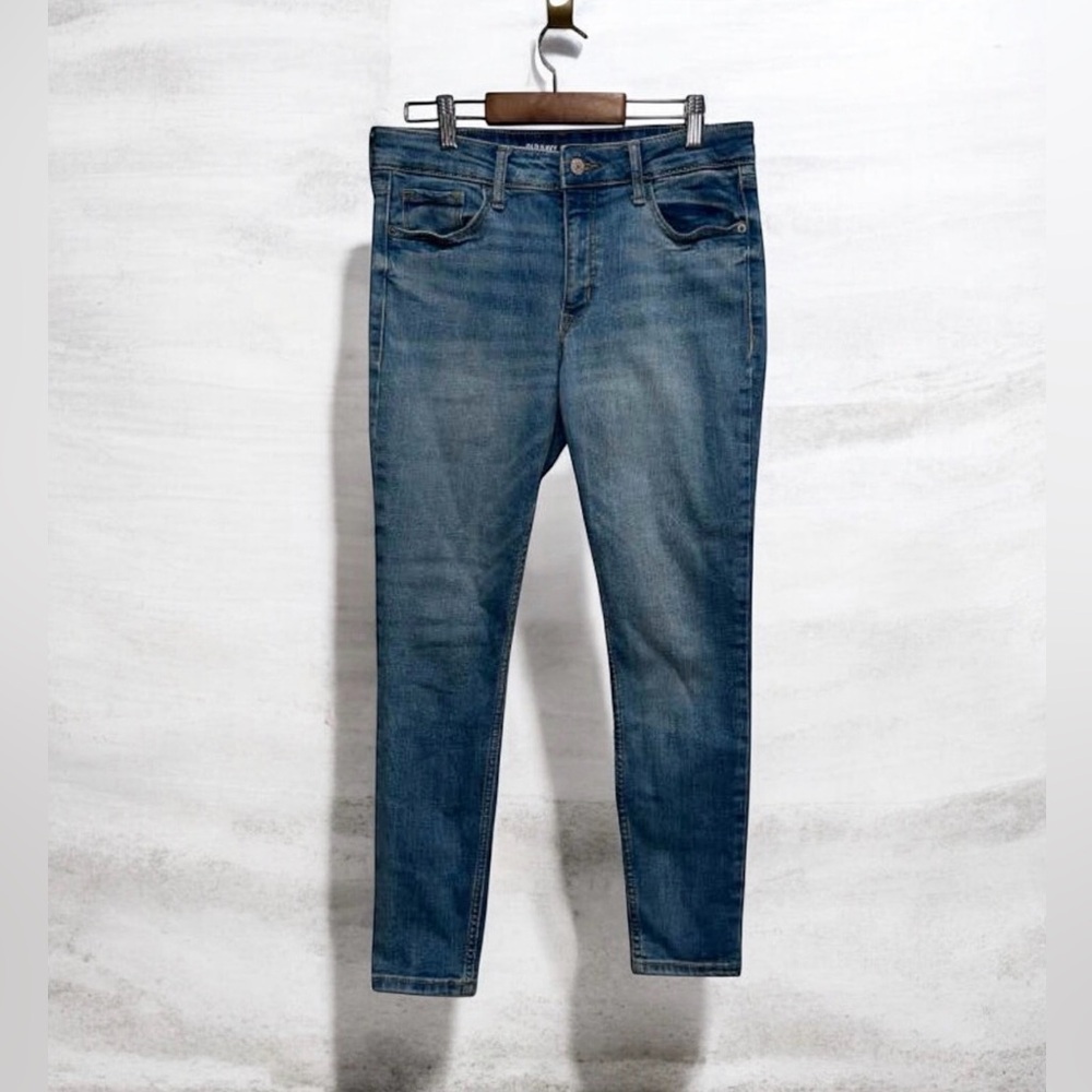 Old Navy Women's Size 8 Short Mid Rise Rockstar Skinny Jeans Stretch Med Wash